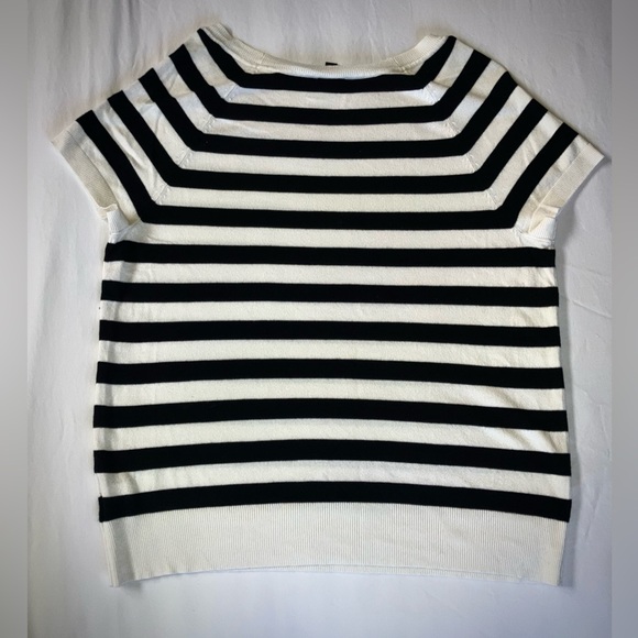 Torrid Black and White Short Sleeve lightweight sweater size 1 (14/16) - Picture 4 of 10